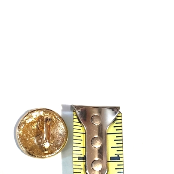 SUMMER SALE! 70s GOLD-TONE MULTICOLORED WESTERN HORN ENAMEL 3/4"CLIP-ON EARRINGS - Picture 8 of 9